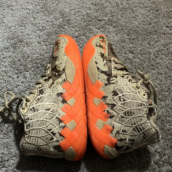 Melos - Picture 2 of 4